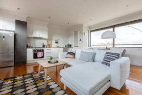 Primrose - Chic Mid-Century Style in Brunswick